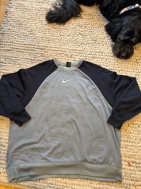 Nike Two-Tone Grey and Black Raglan Sweatshirt